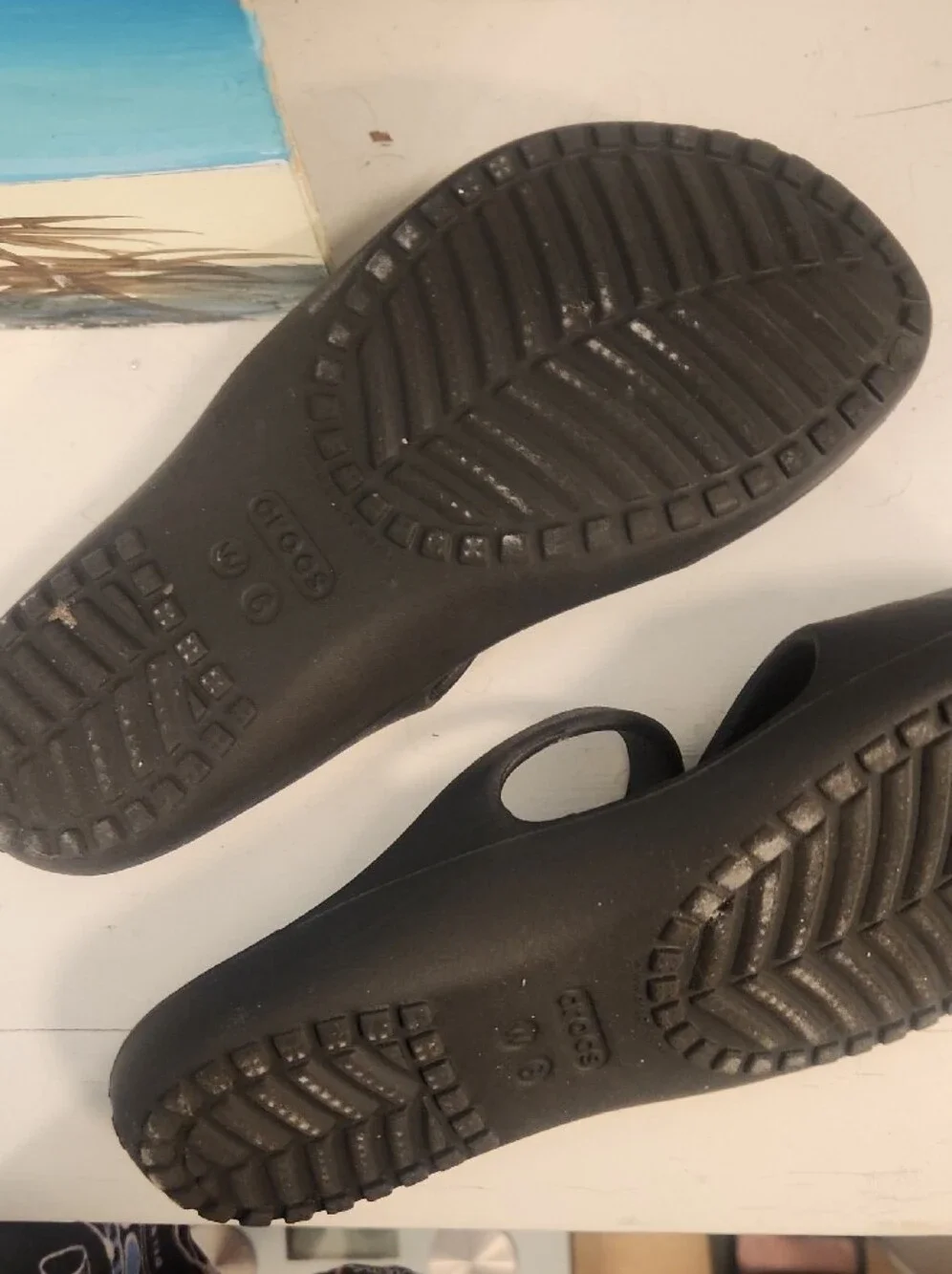 CROCS Women's Black Cross-Strap Slip-On Sandals